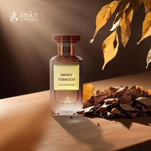 Ayat Smoky Tobacco apa de parfum 80 ml, sticlă maro cu etichetă aurie și ambalaj negru, pe fundal alb.
